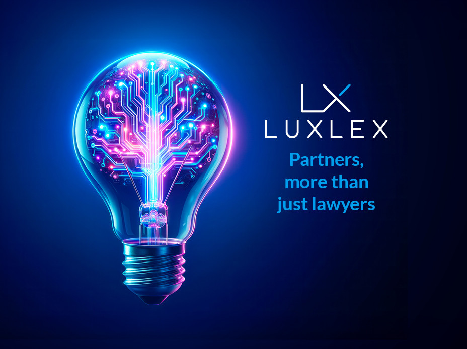 Une ampoule lumineuse bleu et rose sur un fond bleu, avec sur la droite le logo LuxLex et la signature publicitaire
